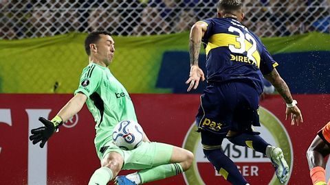 El ex del Celta Agust�n Marches�n, en el momento de lesionarse con su actual club, Boca Juniors.