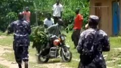 V�deo en el que se ve a soldados de Uganda disparando a manifestantes