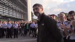 Trapero, recibido entre aplausos�por los Mossos