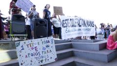 La comunidad educativa del CEIP Pastor Barral de Melide se moviliz&oacute; esta semana en el Gai&aacute;s