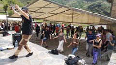 Participantes nun dos obradoiros de danza tradicional organizados na Xornada da Carballesa.