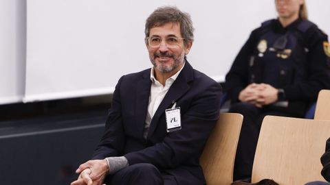 Oleguer Pujol Ferrusola (53 a�os) es el menor de los siete hijos del matrimonio. Se le acusa de dos presuntos delitos de asociaci�n il�cita y blanqueo de capitales. Empresario del sector inmobiliario, se investiga su participaci�n en la compra de unas oficinas del Banco Santander en el 2007 por un presunto cobro de comisiones.