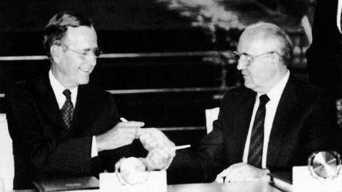 Los presidentes Bush y Gorbachov limitaron el arsenal at�mico