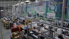 Coreti fabrica desde el polígono de Bergondo etiquetas adhesivas para el sector de la alimentación y del vino.