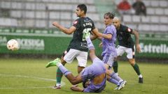 Imagen del duelo en A Malata entre el Racing de Ferrol y el Castilla