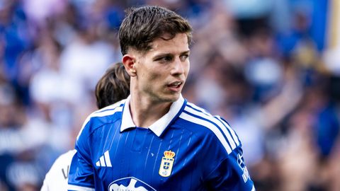 Estanis Pedrola, en un partido con el Real Oviedo