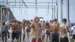 Migrantes en la playa del trampol�n el pasado d�a 14