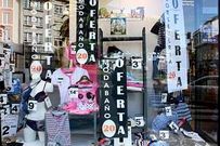 Los comercios buscan captar clientes con jugosas ofertas.