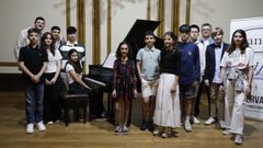 Alumnos de piano que participaron en la audici�n en el Liceo