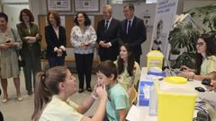 Sanidade present� la nueva campa�a de vacunaci�n de la gripe en centros escolares en el CEIP As Fonti�as, en Santiago,