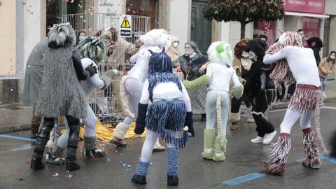 Bromas y ben ambiente en las calles de Vilalba en el desfile del domingo