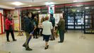 Votantes en el colegio de Laviada de Gij�n