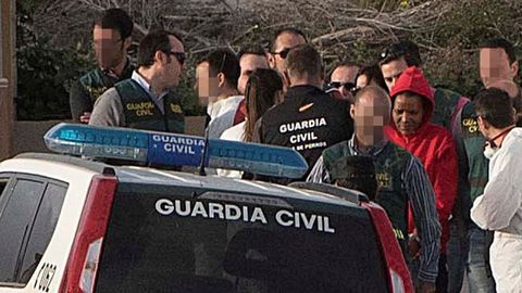  Con la rabia, acab� asfixi�ndole, tap�ndole la nariz y la boca 