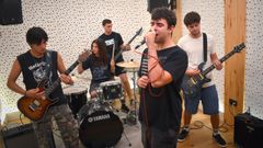 Grupo Crowded en su lugar de ensayo.
