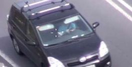 <span lang= es-es >El conductor que le�a</span>. La foto del conductor que iba leyendo mientras circulaba por la N-VI en Bergondo tuvo gran repercusi�n. Es probable que la multa que reciba el conductor sea de 200 euros por falta grave de atenci�n a la carretera, pero se librar� de la p�rdida de puntos.
