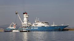 Un atunero en el puerto de A Pobra do Carami�al