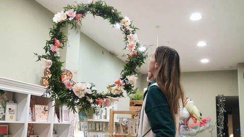 Guirnalda de flores elaborada por Hascot Kids