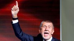 Andrej Babis celebrando los primeros resultados de las parlamentarias.