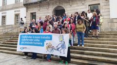 Concentraci�n de traductores en Vigo delante del museo Marco
