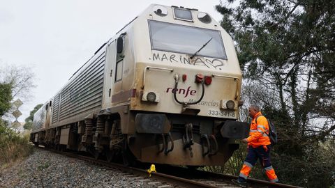Tren de mercanc�as accidentado en Cambre