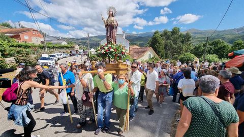 En el 2022 pareca que los vecinos podran recuperar su tradicin, pero el nuevo cura, llegado el ao anterior, prohibi que salieran los atades al considerarlo supersticiones, folclores o brujeras. Comenzaba as la guerra entre devotos y prroco