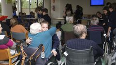 Actividad intergeneracional en la residencia de mayores de Volta do Castro