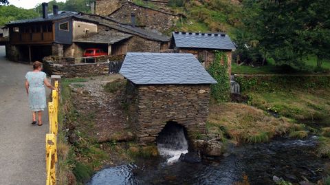 A aldea de Ferramuln  un dos lugares onde anda poden verse muos farieiros construdos coa tcnica tradicional