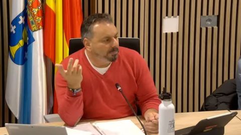 El alcalde de Gondomar, Francisco Ferreira, durante el pleno del 24 de diciembre