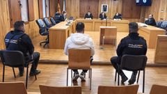 El acusado lleg detenido a la Audiencia Provincial de Lugo