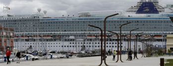 Pasajeros del «Azura» fueron de los primeros en disfrutar de la Marina sin vallas. 