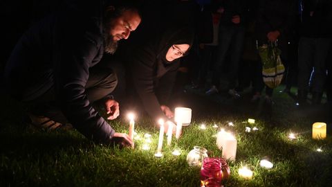 Vigilia nocturna en el lugar en el que fue asesinado David Amess 