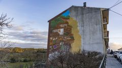 Mural de arte urbana a medio pintar en Bamiro por el mal tiempo