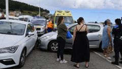 El coche qued� cruzado, ocupando parte de un carril, por lo que fue necesario regular el tr�fico