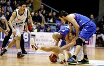 El Estudiantes consigui� la victoria en la primera vuelta ante el Obradoiro por 85-97.