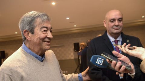 El expresidente del Principado y fundador de Foro Francisco �lvarez-Cascos (i) junto a Pedro Leal (d)