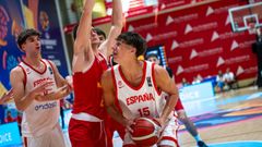 Diego Niebla, con el bal�n, ante Macedonia del Norte