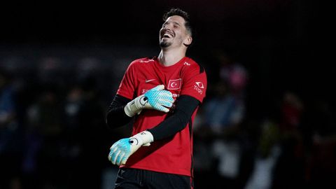 El portero Altay Bayindir, que est� a punto de ser jugador del Celta, con la selecci�n de Turqu�a en el pasado Mundial.