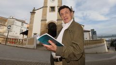 Euloxio Xess Rubert Mndez, delante de la iglesia parroquial de Santiago de Foz, municipio donde reside