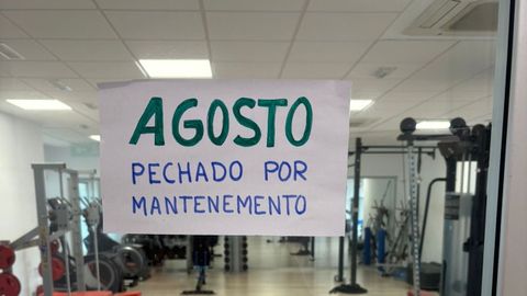 Cartel colgado dentro de las instalaciones de la Piscina Municipal.