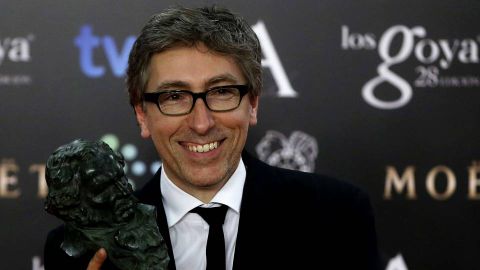 David Trueba con su Goya por «Vivir es fácil con los ojos cerrados»