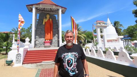 El profesor jubilado Foni Daz, en el viaje que le llev cuatro semanas a Sri Lanka.