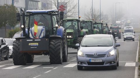 Una treintena de tractores se concentran en el pol�gono de As G�ndaras