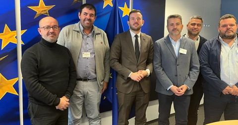 Foto de archivo, de dirigentes de las cofradas espaolas con el comisario de Pesca. De izquierda a derecha, Basilio Otero, Ivn Prez, Virginijus Sinkevicius, Manuel Fernndez, Torcuato Teixeira y Adolfo Garca