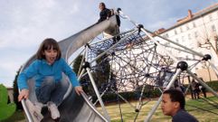 Parques infantiles
Zonas de juego cubiertas. La mejora de los elementos y espacios de los parques infantiles est� presente en todas las �reas de la ciudad. Entre las sugerencias vecinales destacan las de Patricia Rodr�guez, que propone cubrir alguna de las �reas; Susana Fuentes, que sugiere instalar en algunas zonas paneles solares; y Marta Rodr�guez, que pide parques para personas con discapacidades.
