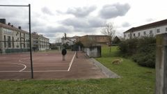 Pista cercana al hospital Gil Casares donde se pinch� el ni�o