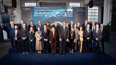 Foto de familia del tercer 'Encuentro del Ecosistema de la Industria Nacional de Defensa' que organiza Indra, en esta ocasi�n en la F�brica de Armas de La Vega, en Oviedo