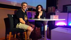 Xabier Marqu�s, de �dega, e a xornalista Rosa Est�vez no podcast do xoves