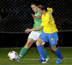 Una jugadora del Friol, en el derbi ante El Olivo de Vigo.