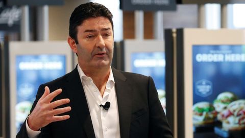 Steve Easterbrook, fue CEO de McDonald´s. Despedido en el 2019 por tener relaciones con empleadas. La SEC lo sancionó