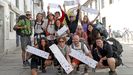 Un grupo de italianos que lleg� este lunes a Santiago. Casi todos se sumaron al Camino Franc�s de manera individual y se fueron conociendo a lo largo de la ruta. Recogieron su compostela ayer. Arriba, de izquierda a derecha, Stefano, Giacomo, Federico, Francesco, Luca y Francesca; en el medio, Valentina, Anna y Gina; y abajo, Elsa, Mirella, Andrea y Aidan, un caminante canadiense al que consideraban uno m�s.